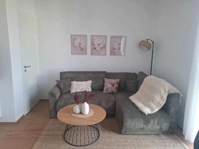 NACHMIETE 2-Zimmer-Wohnung Möbiliert in Mitte mit EBK und Dachterrasse — photo 1